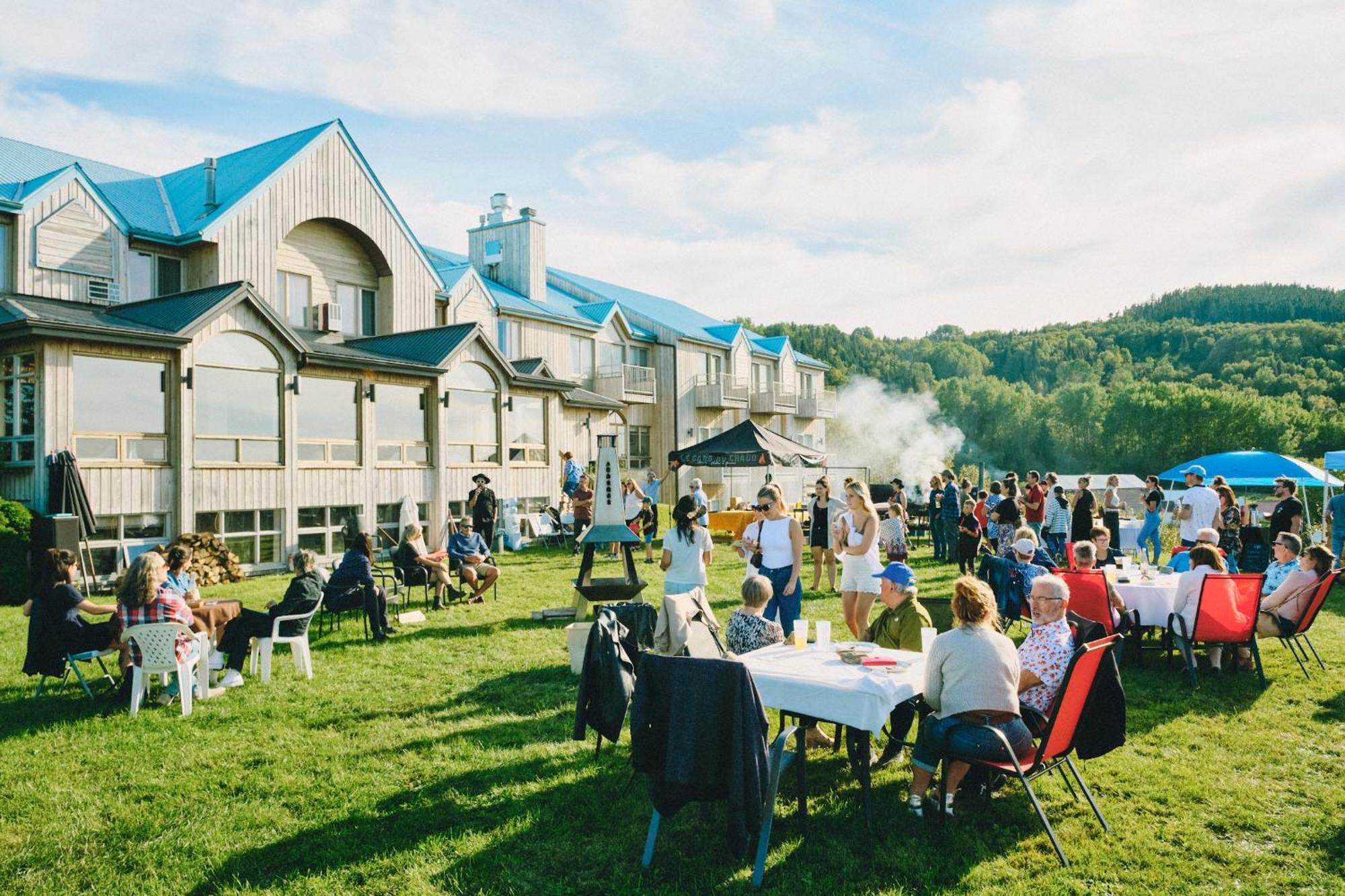 Auberge Des Battures La Baie Esterno foto